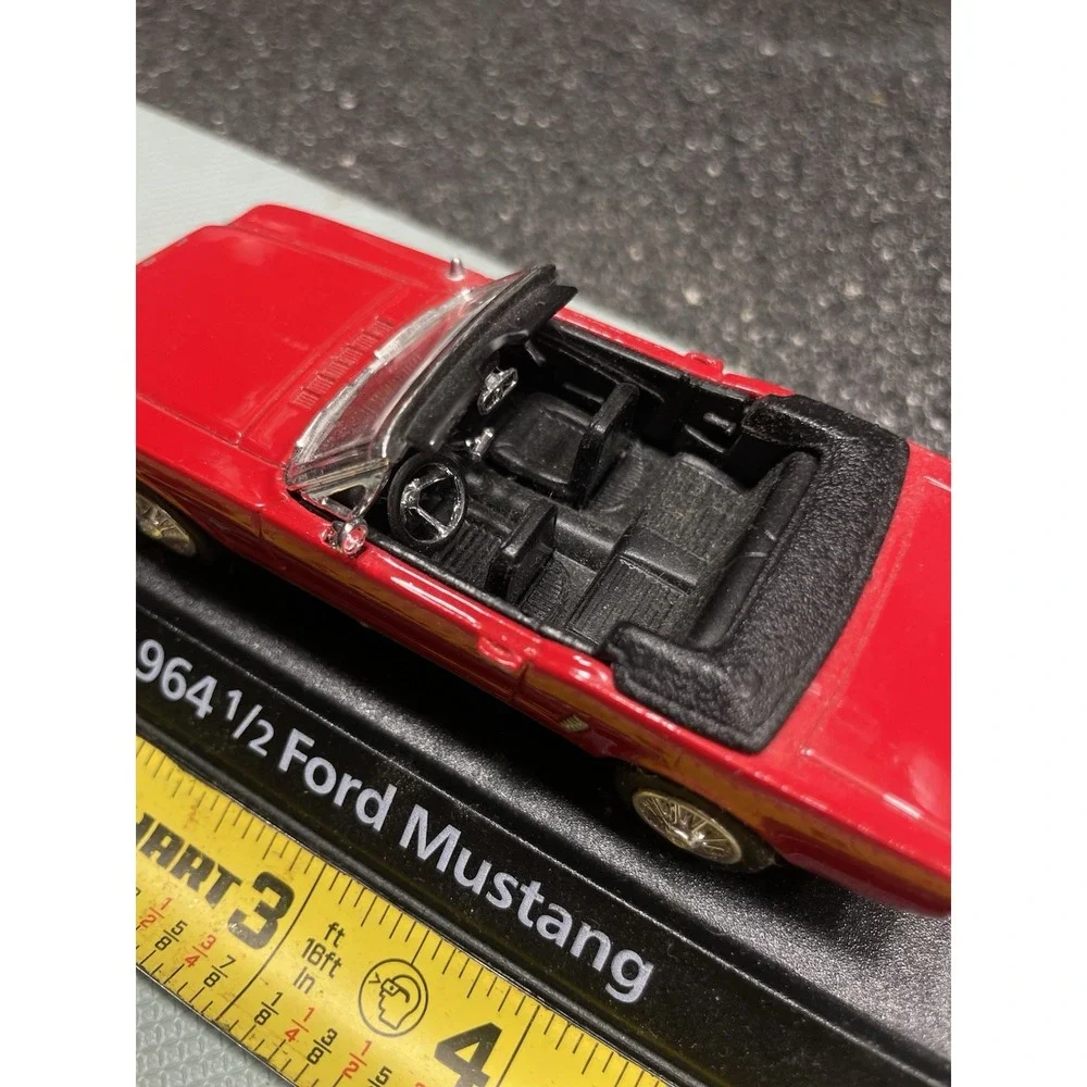 Motormax 1964 1/2 Ford Mustang Convertible‎ Light MMAX73212MG Red Cool 1:43
